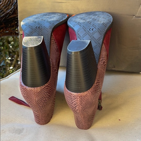 Vionic Anne Boot 11 - Great condition - Picture 3 of 7